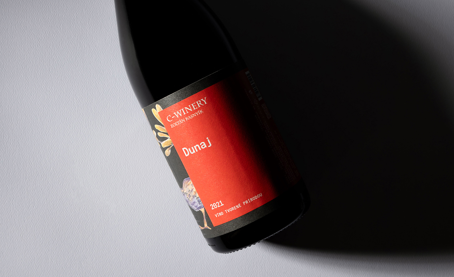 Wine label design with custom made illustration of the birds for C-winery